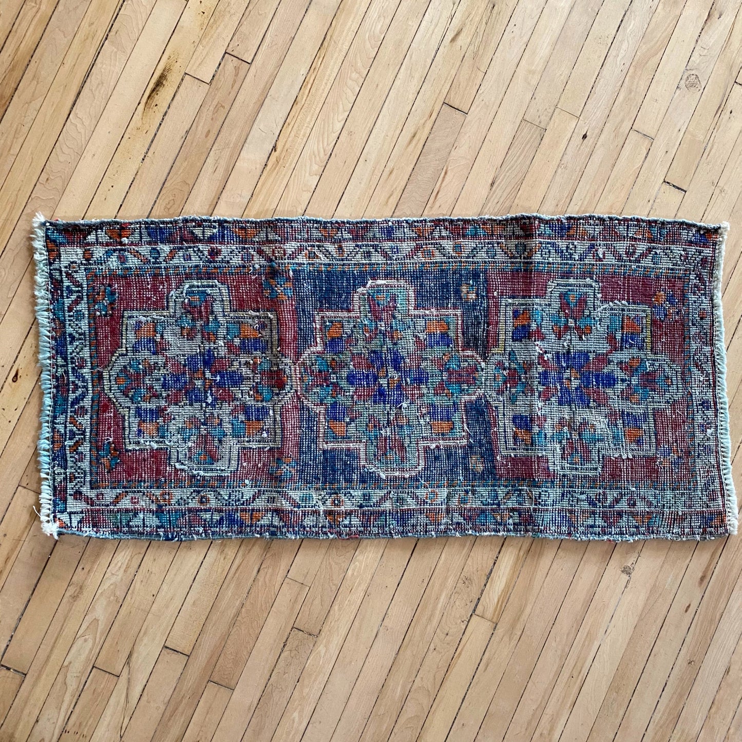 Vintage Hand-knotted Mini Rug (1’7” x 3’3”)