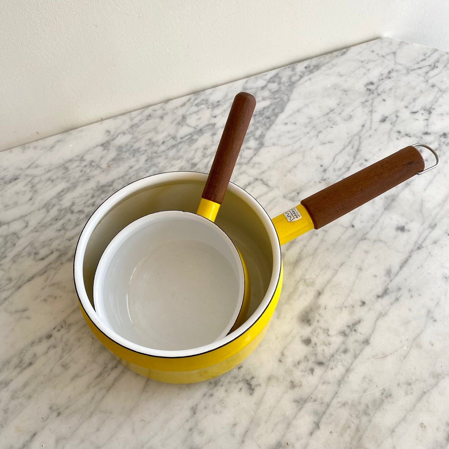 Set : Vintage MCM Yellow + White Enamel Saucepans by Arabia Finland