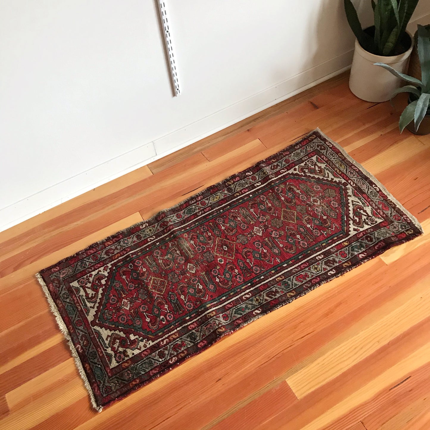 “HANNA” Vintage Hand-knotted Rug (2.4 x 4.10)