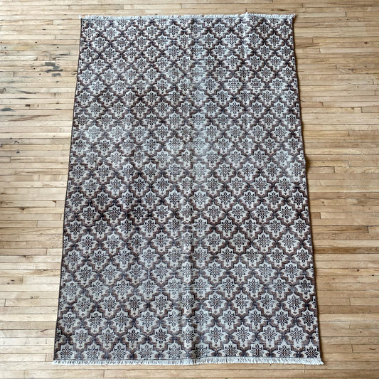 “MAX” Hand-knotted Rug (4.5 x 7)