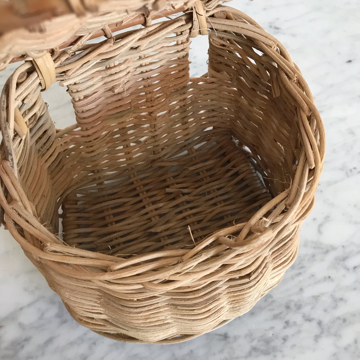 Vintage Wicker Basket w/ Latch Closure