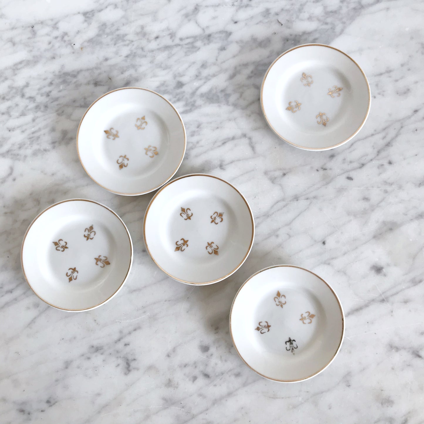 Set of 5 Small Fleur-de-lis Porcelain Dishes