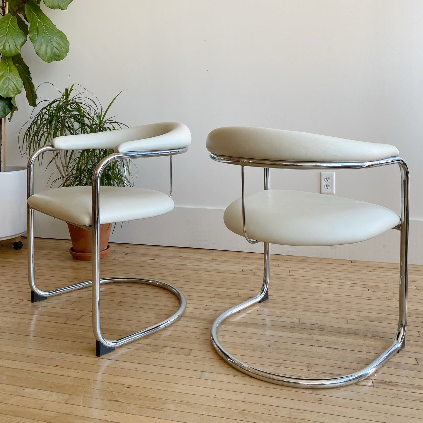Vintage Mod Leather & Chrome Chair by Thonet