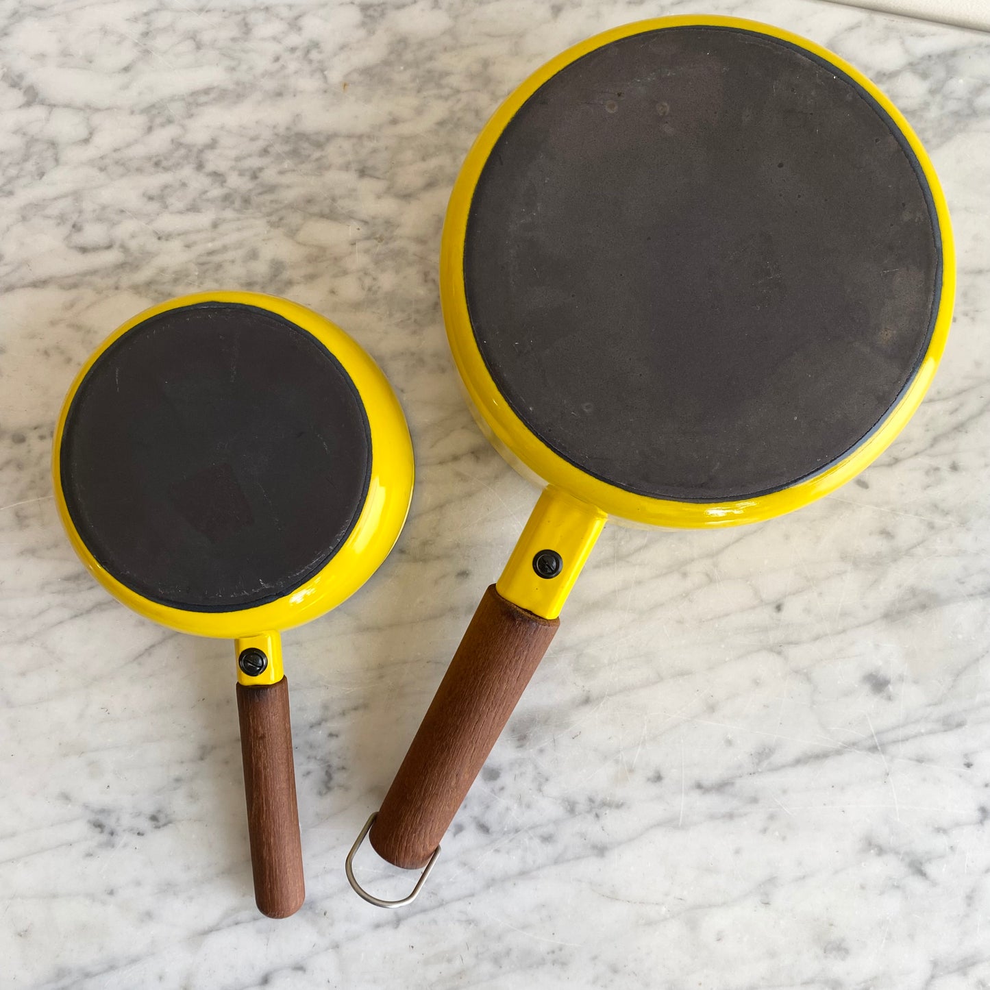 Set : Vintage MCM Yellow + White Enamel Saucepans by Arabia Finland