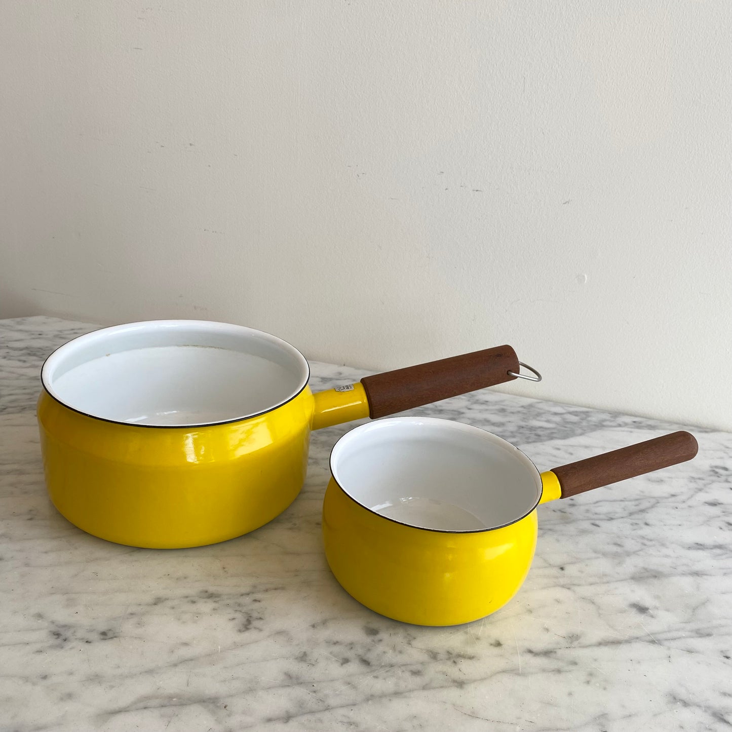 Set : Vintage MCM Yellow + White Enamel Saucepans by Arabia Finland