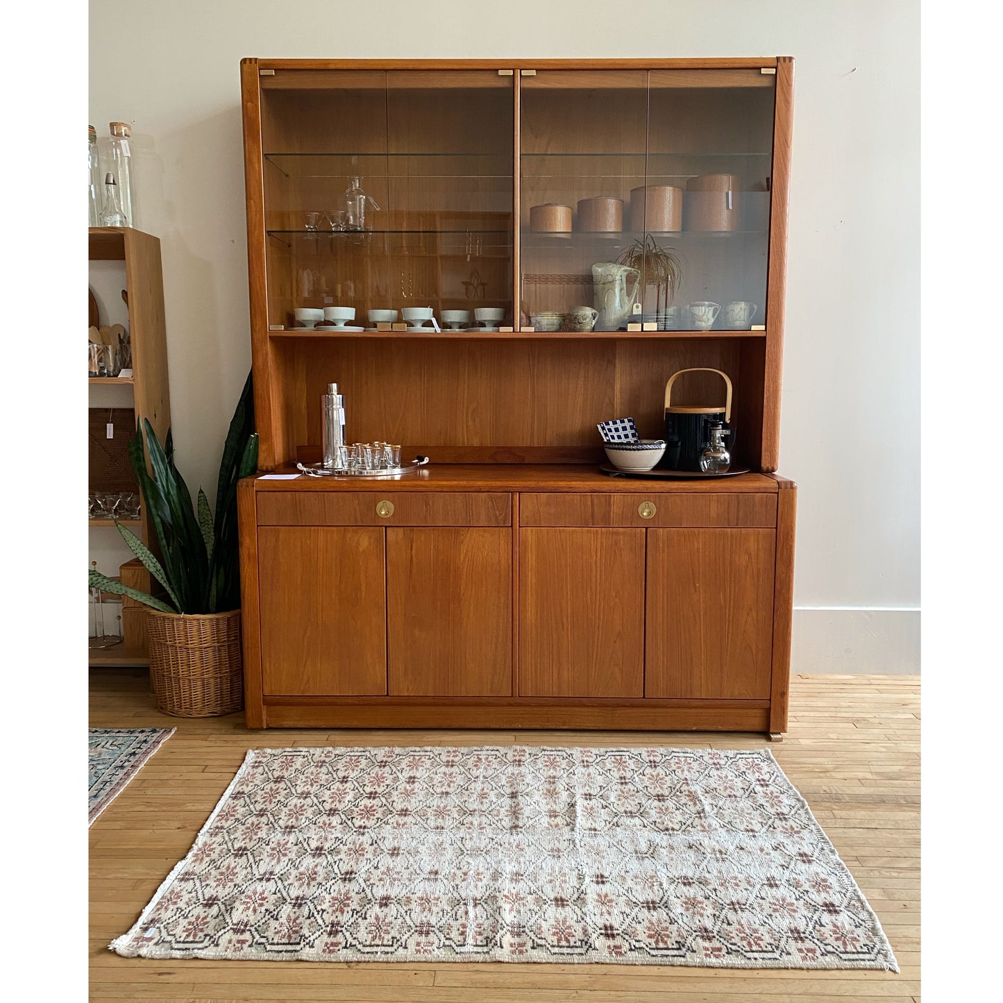 "LUCA" Vintage Hand-knotted Rug (2’10” x 4’10”)