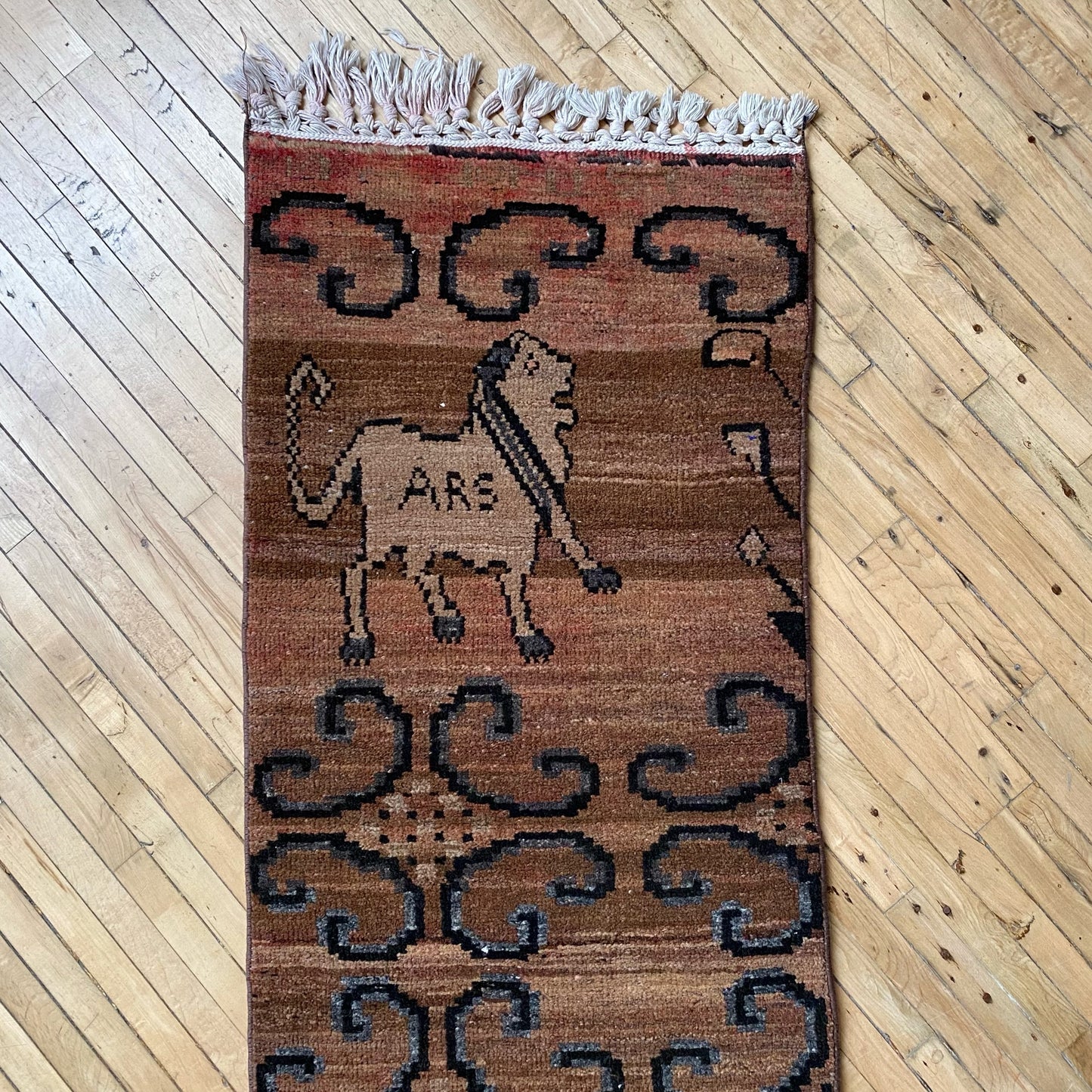 "LEO" Vintage Hand-knotted Runner Rug (1’11” x 9’7”)