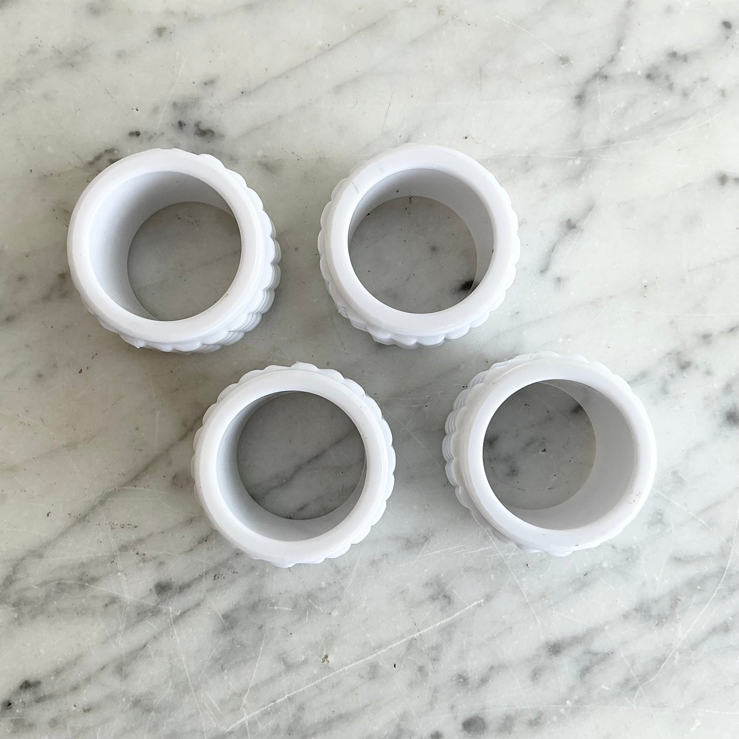 S/4 Vintage White Textured Napkin Rings