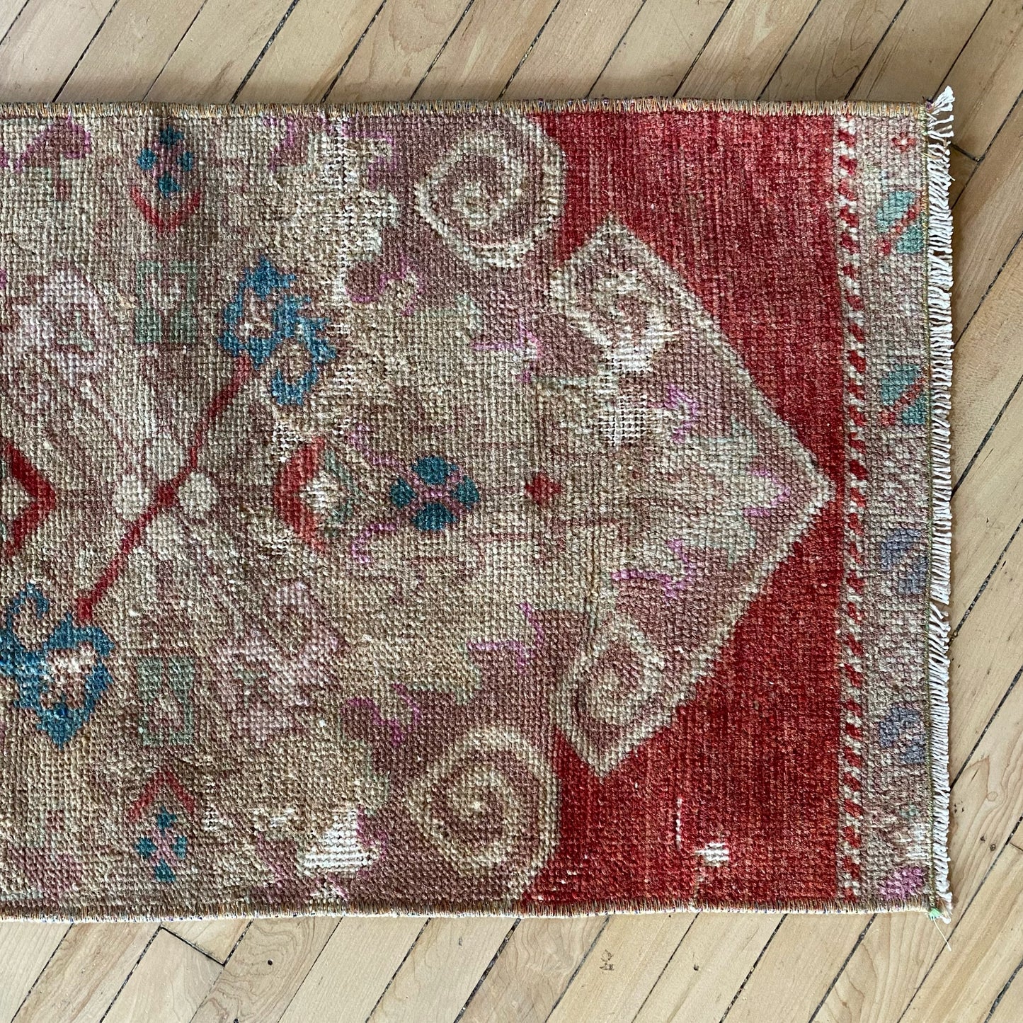 Vintage Hand-knotted Mini Rug (1’4” x 2’5”)