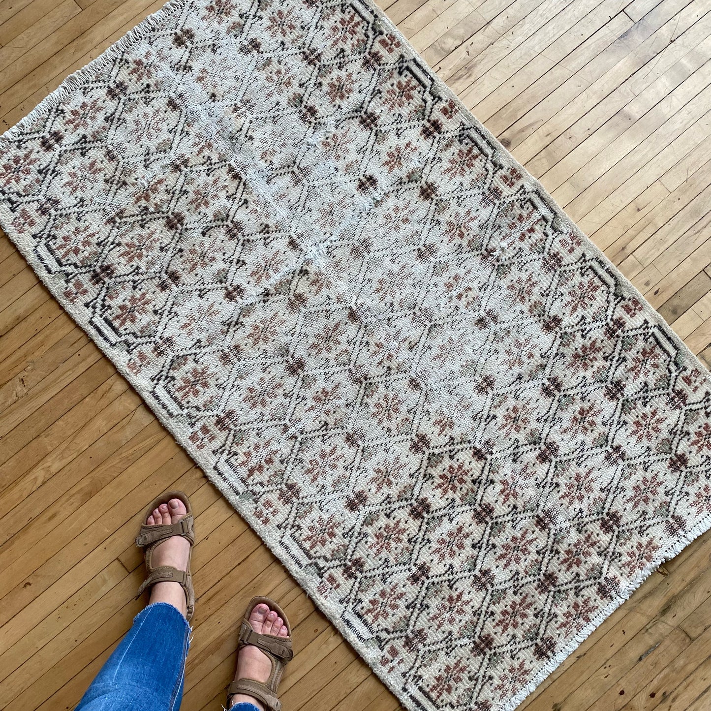 "LUCA" Vintage Hand-knotted Rug (2’10” x 4’10”)