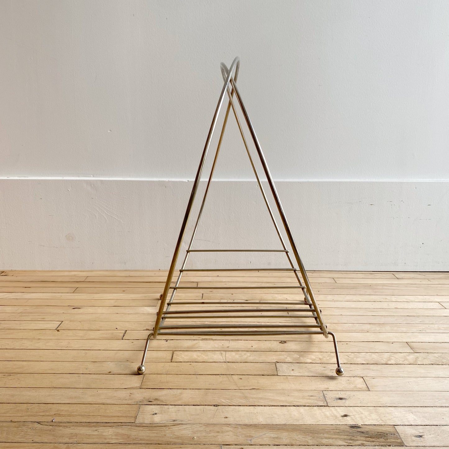 Vintage Metal "Hoop" Magazine Holder