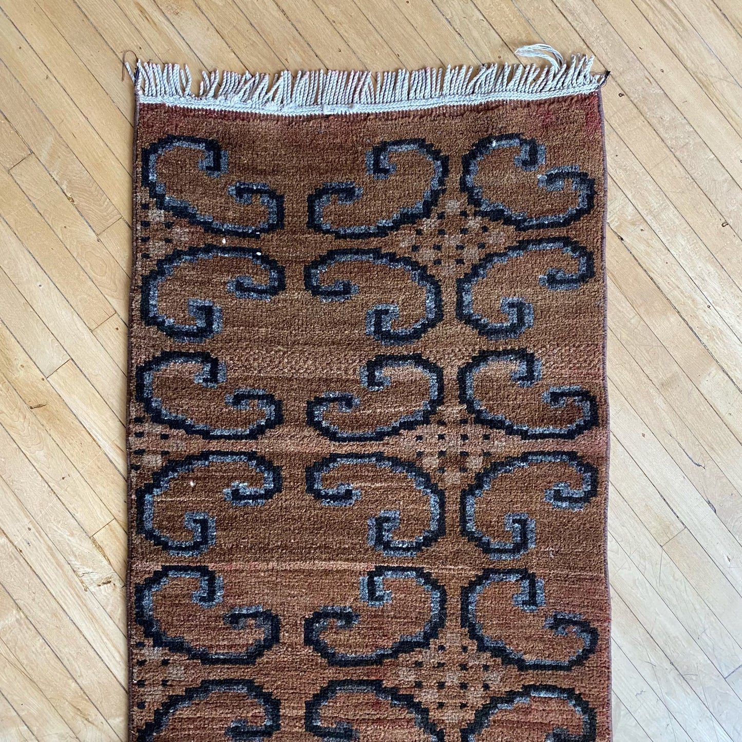 "LEO" Vintage Hand-knotted Runner Rug (1’11” x 9’7”)