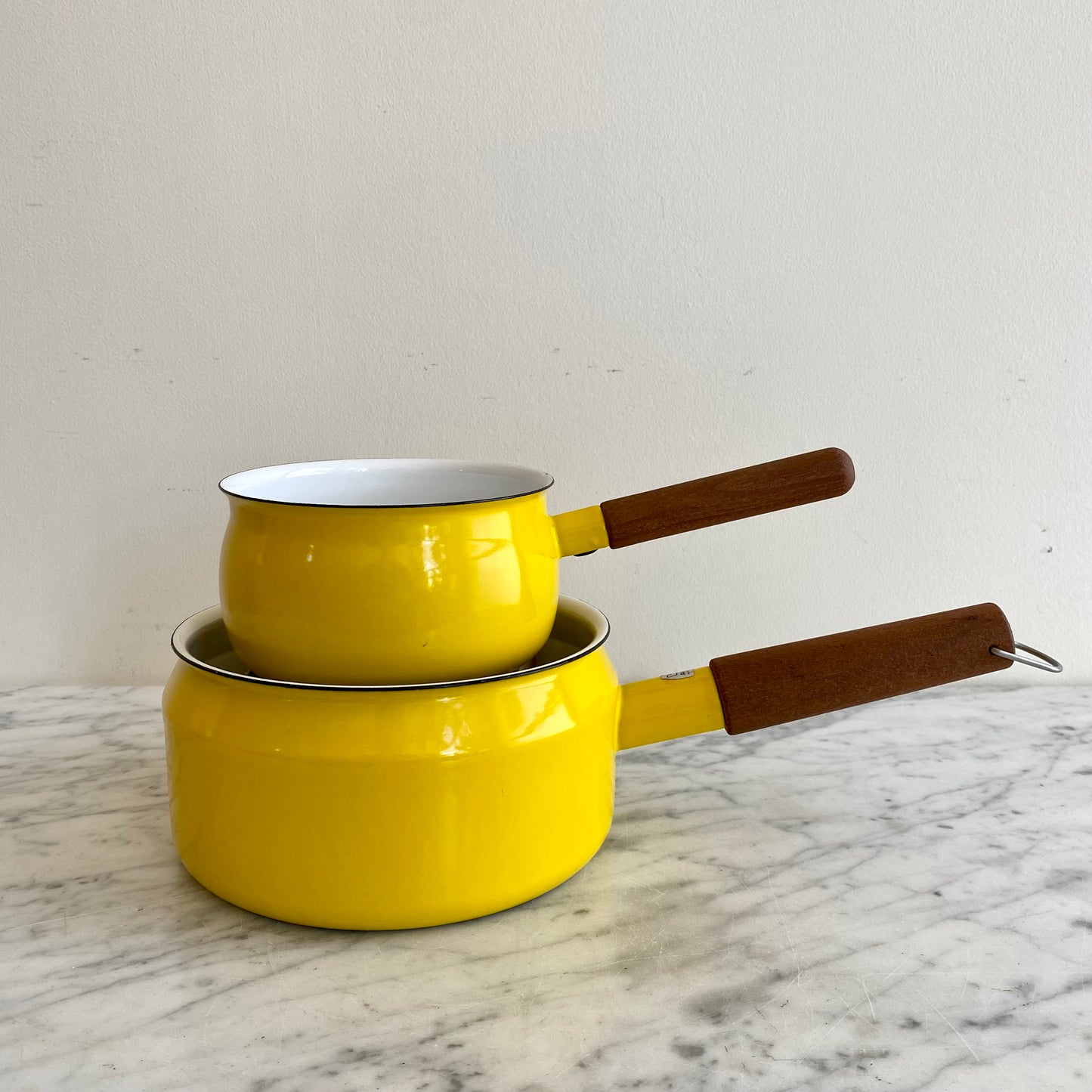 Set : Vintage MCM Yellow + White Enamel Saucepans by Arabia Finland