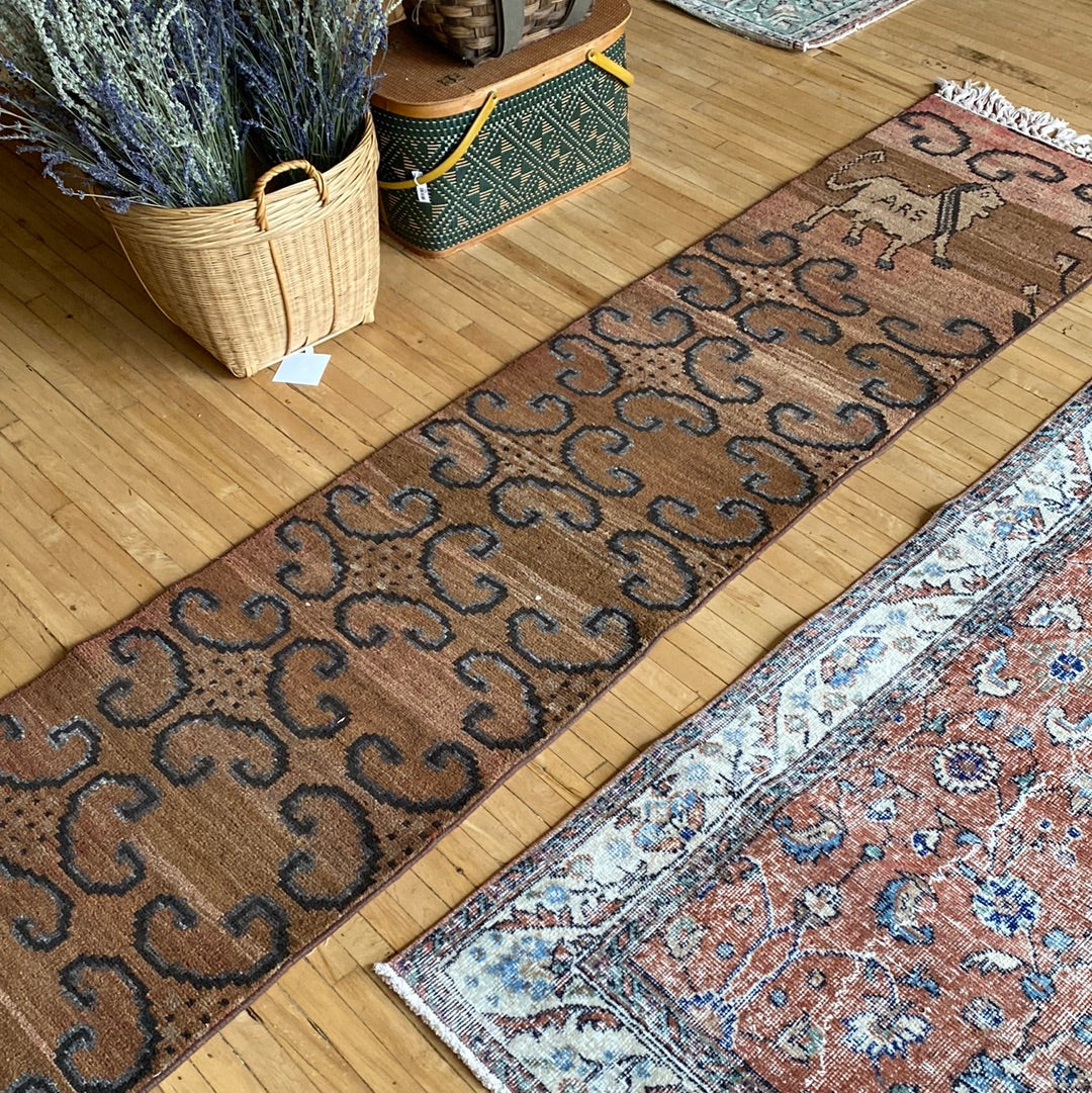 "LEO" Vintage Hand-knotted Runner Rug (1’11” x 9’7”)