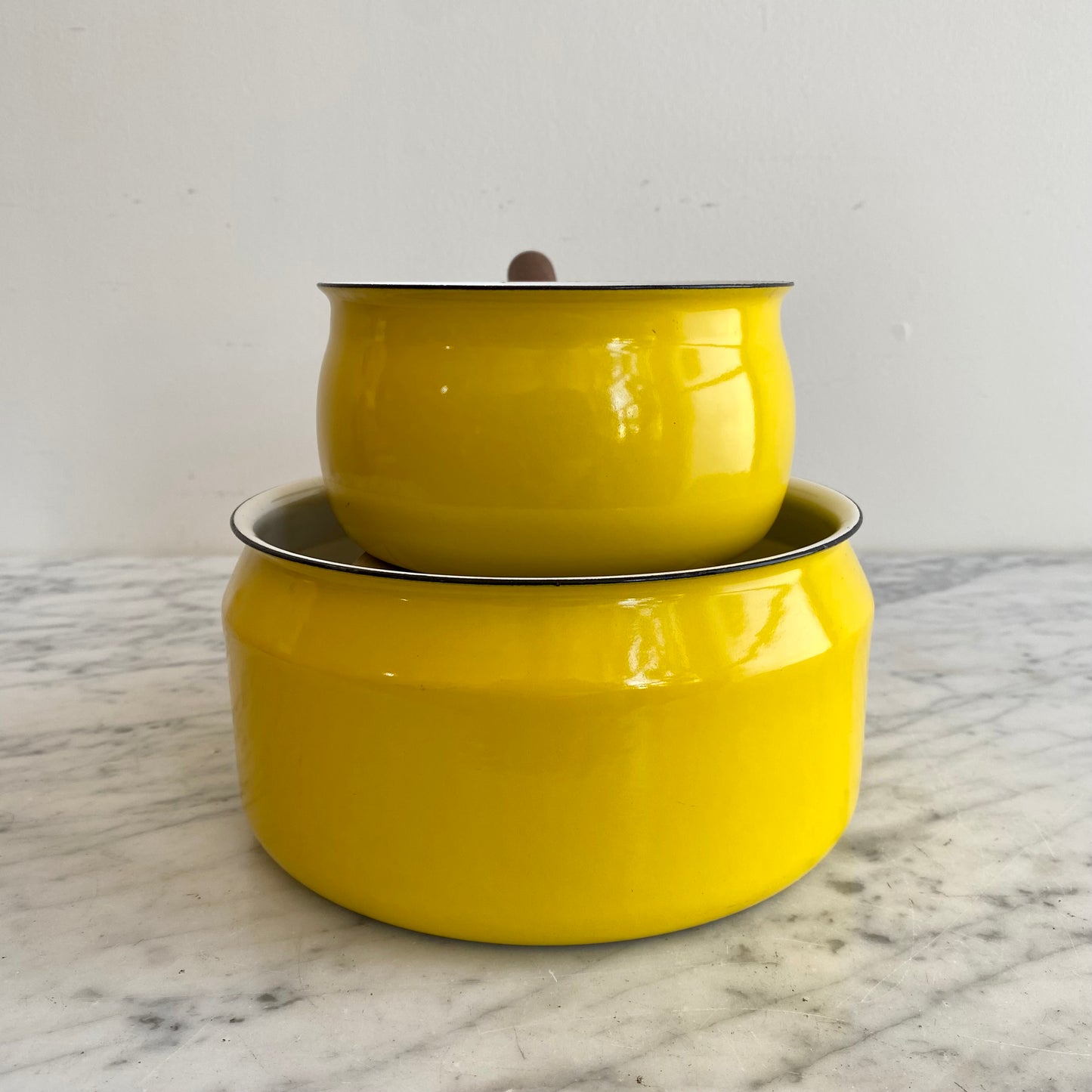 Set : Vintage MCM Yellow + White Enamel Saucepans by Arabia Finland