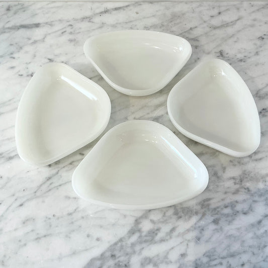S/4 Vintage Milk Glass Dishes