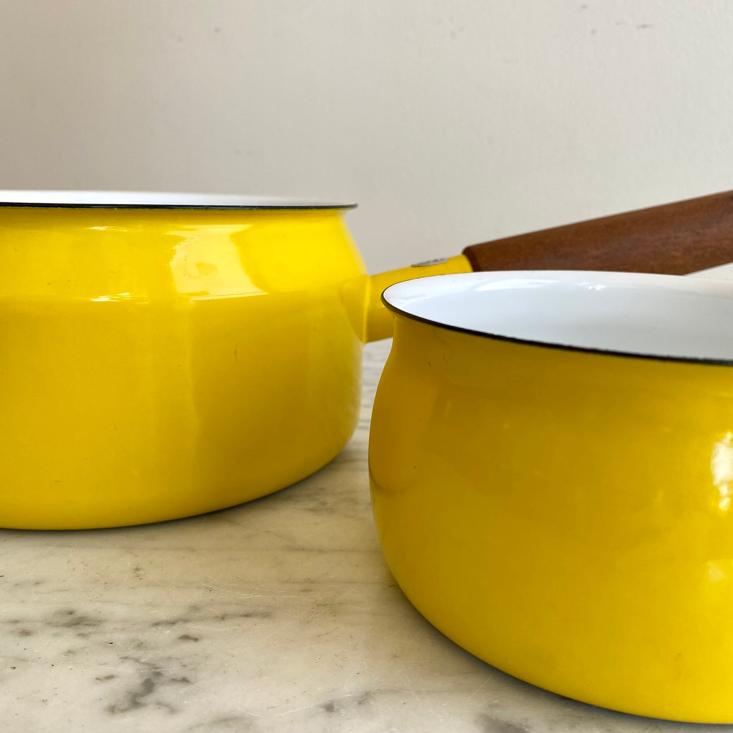 Set : Vintage MCM Yellow + White Enamel Saucepans by Arabia Finland