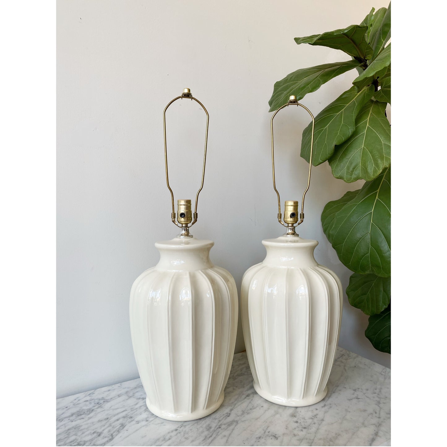 Vintage Scalloped Ceramic Lamp (single)
