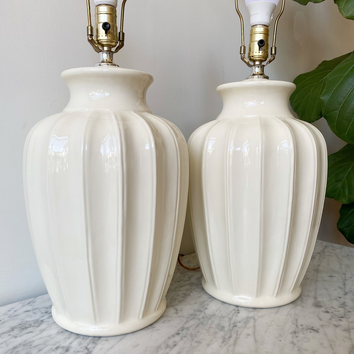Vintage Scalloped Ceramic Lamp (single)