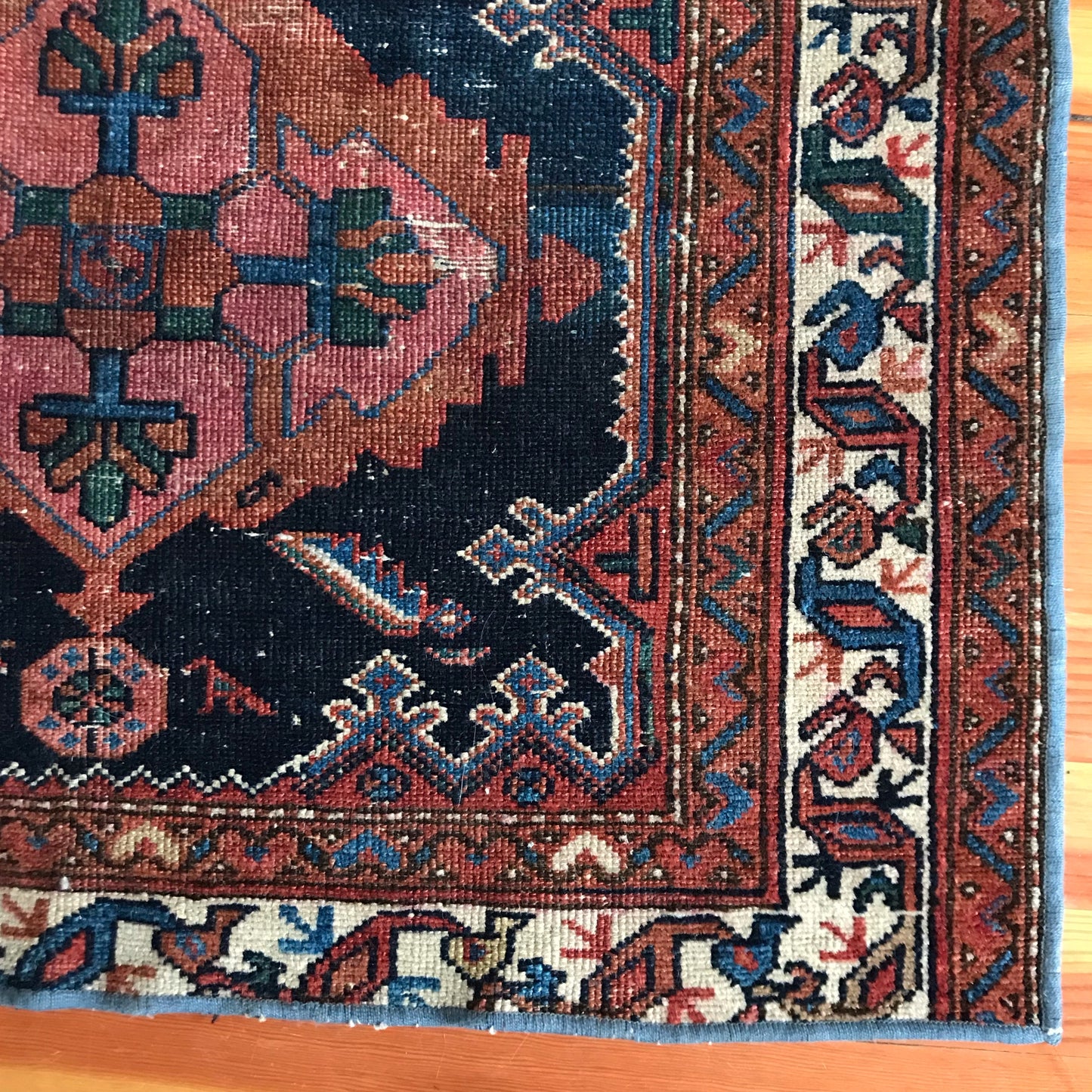 “DANA” Vintage Hand-knotted Area Rug (3.5 x 5.10)