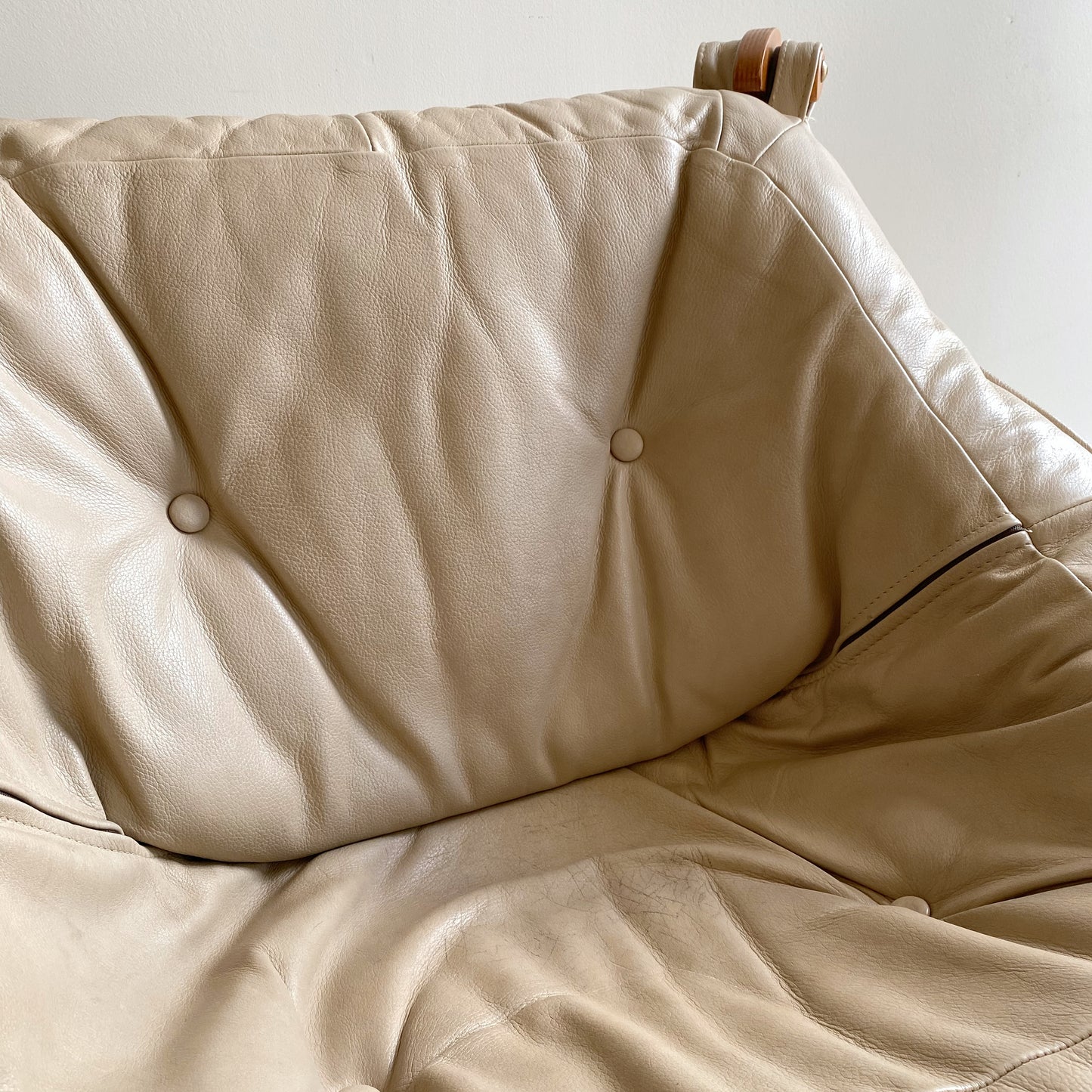 "LUNA" Low Back Leather Chair