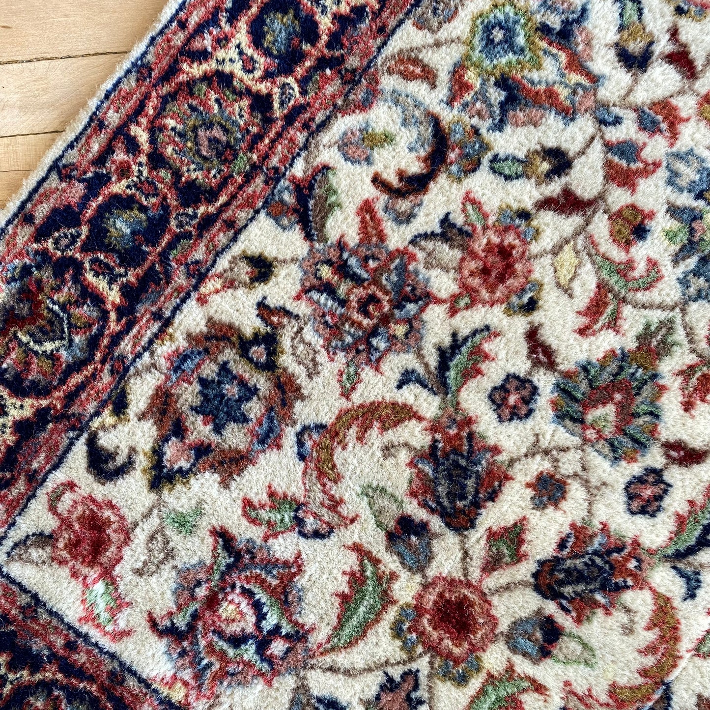 Vintage Floral Accent Rug (3.2 x 2)