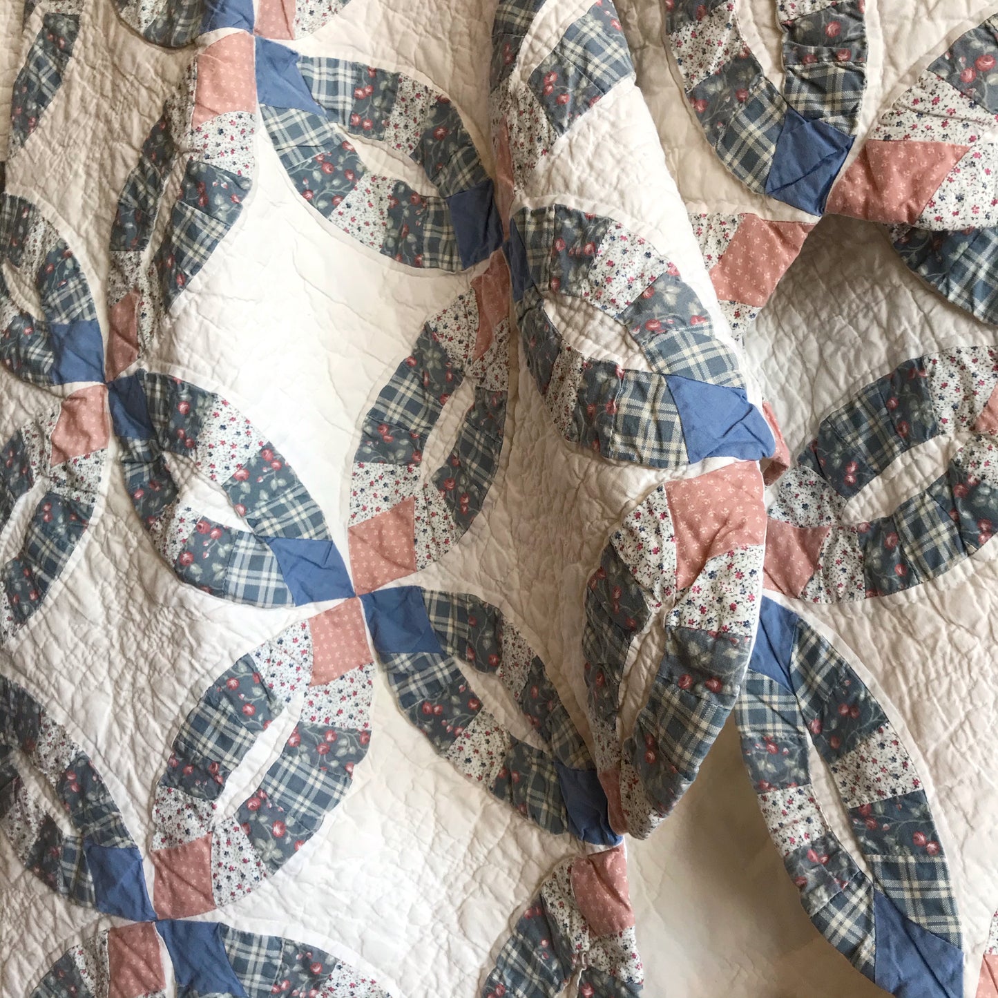 Vintage Handmade "Wedding Ring" Quilt