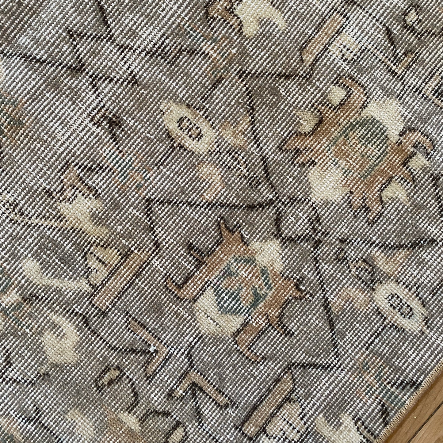 THEA Vintage Hand-knotted Wool Rug (3.8 x 6.5)