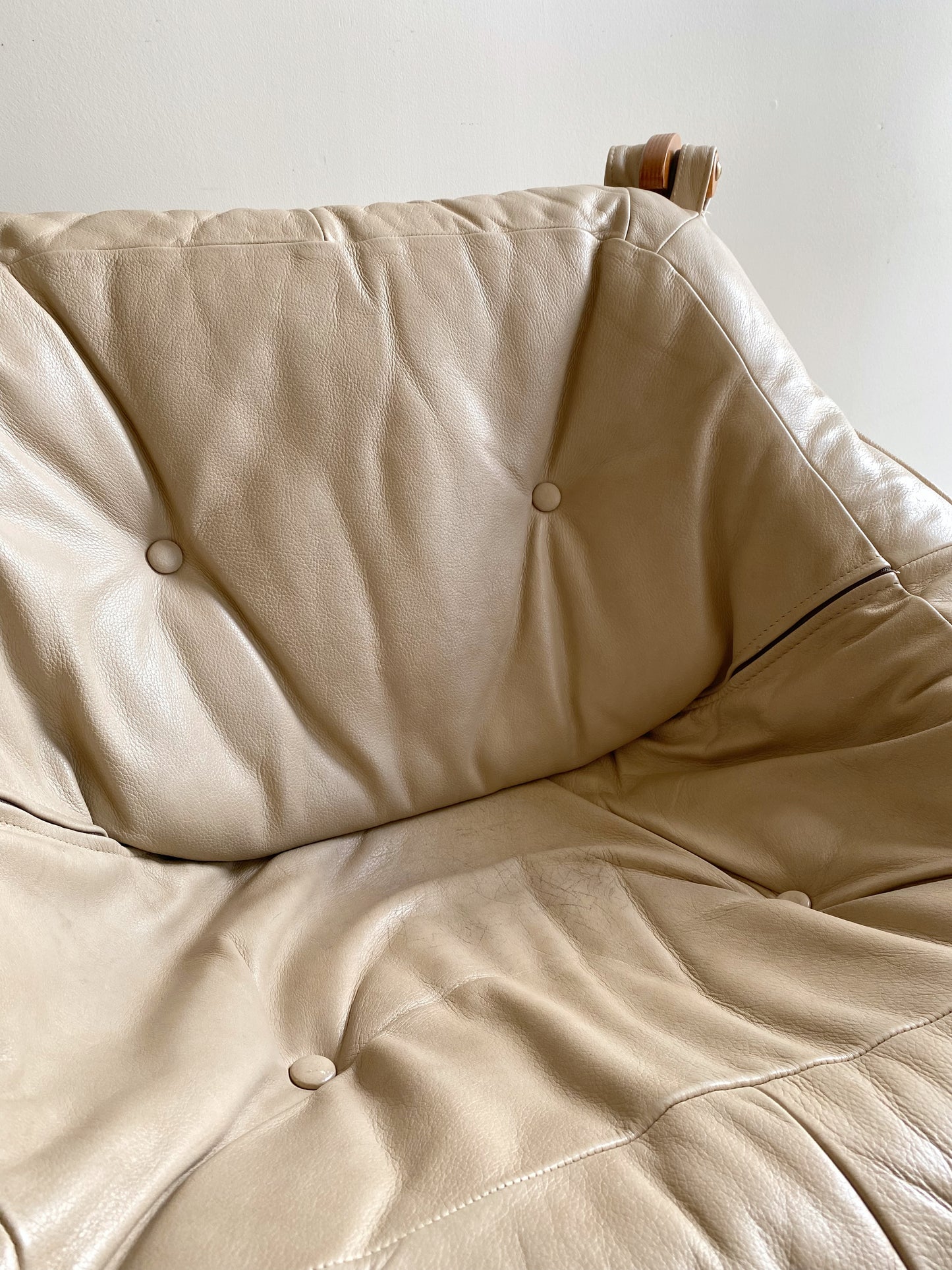 "LUNA" Low Back Leather Chair