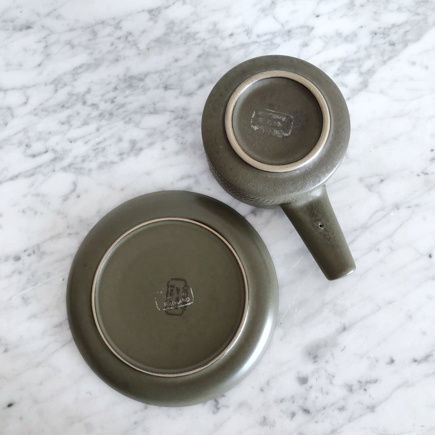 Stoneware Gravy Boat & Saucer Set