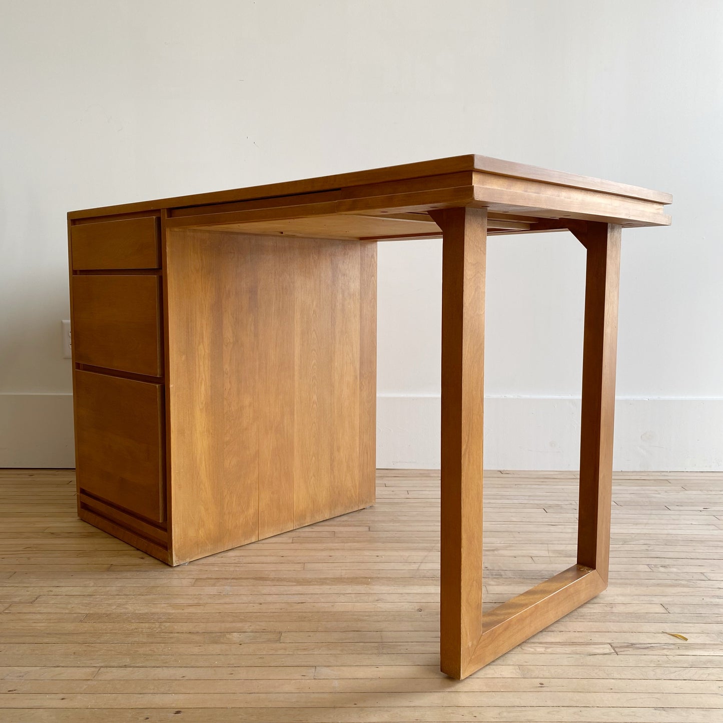 Vintage Mid Century "Modernmates" Desk, Leslie Diamond for Conant Ball