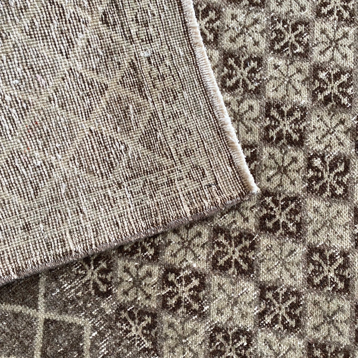 HUDSON Vintage Hand-knotted Wool Rug, Diamonds (4.6 x 7.2)