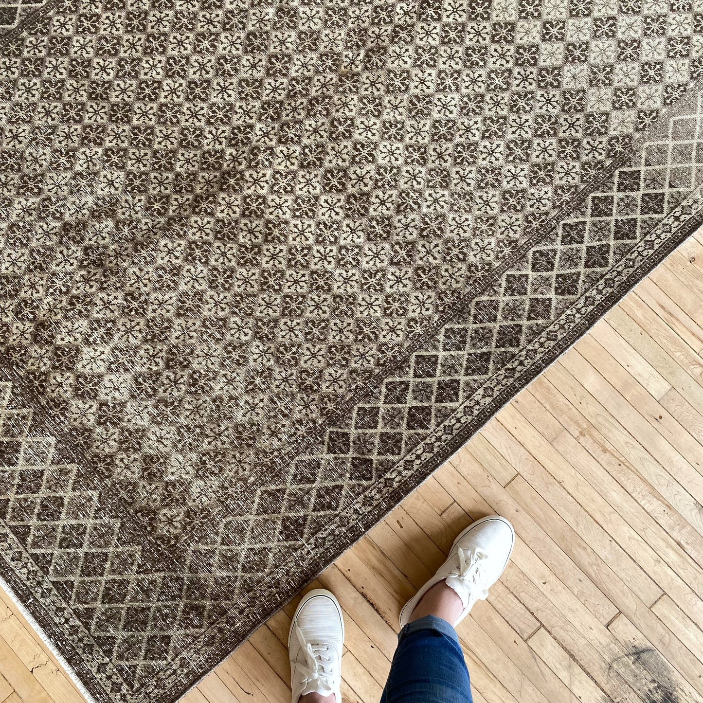 HUDSON Vintage Hand-knotted Wool Rug, Diamonds (4.6 x 7.2)