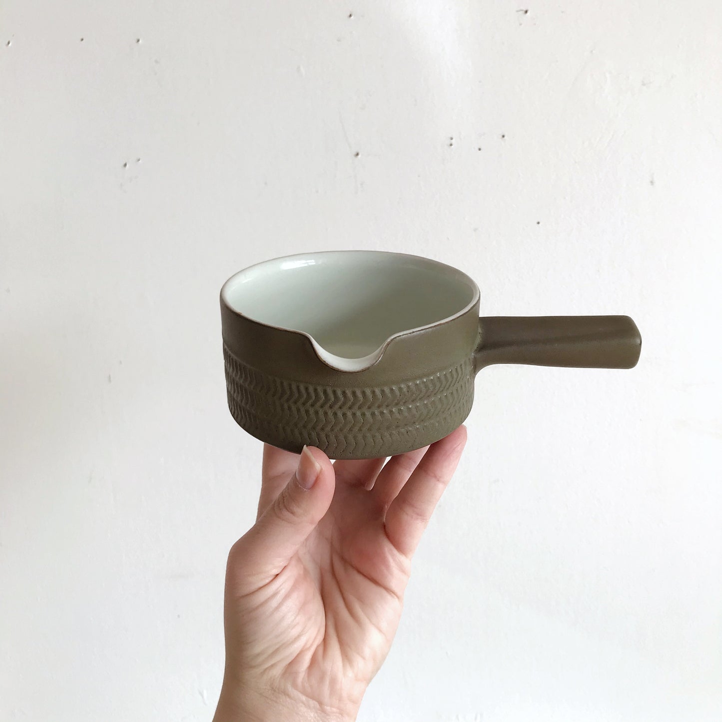Stoneware Gravy Boat & Saucer Set