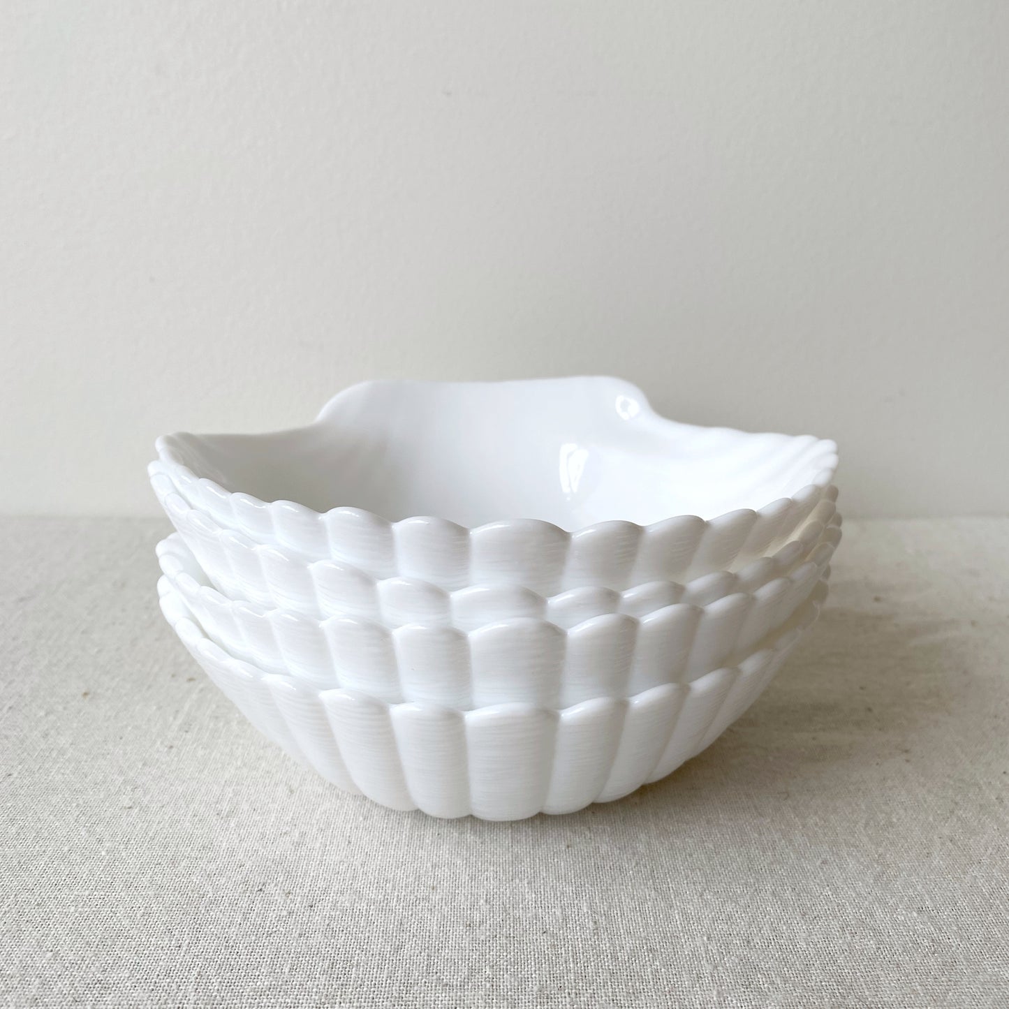 S/4 Vintage White Glass Seashell Bowls