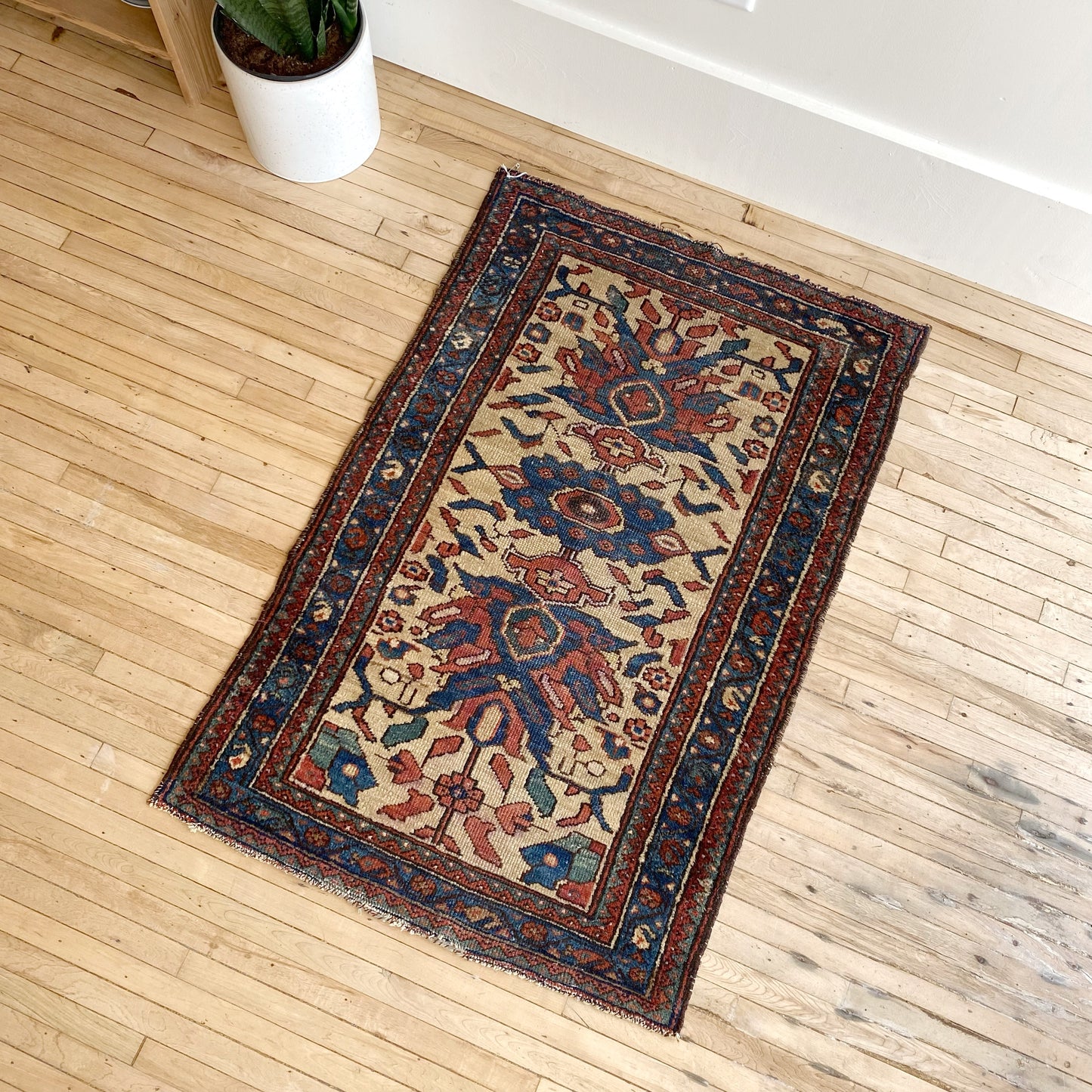 Vintage Handmade Oriental Rug (2'5" x 3'9")