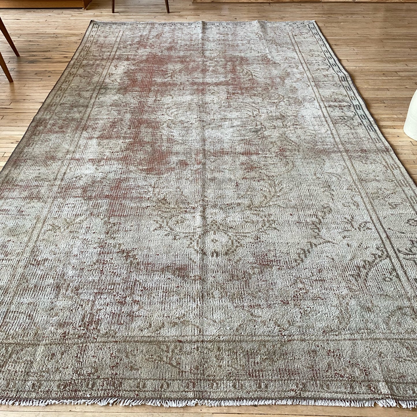 JOAN Vintage Hand-knotted Wool Area Rug (6.3 x 10)