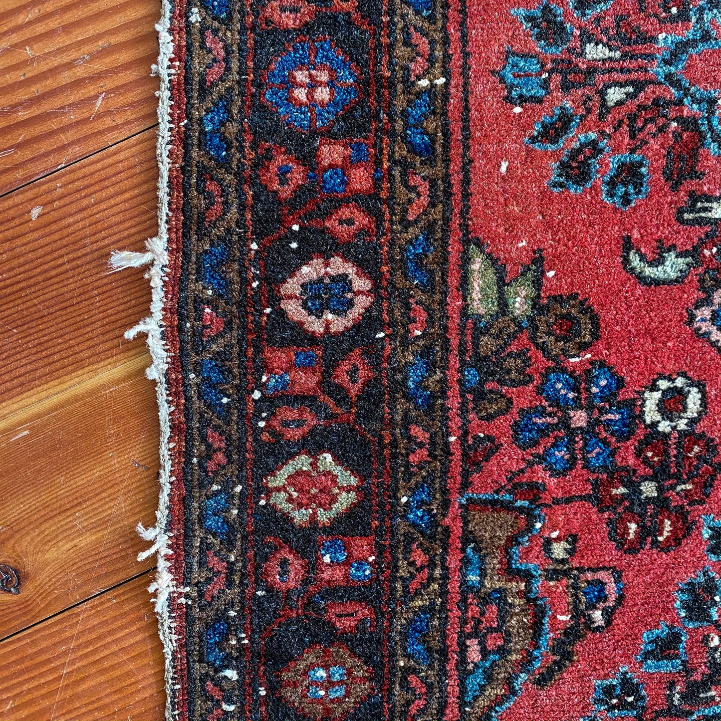 “LAURA” Vintage Hand-Knotted Rug (2.7 x 4)
