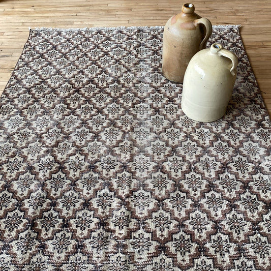 “MAX” Hand-knotted Rug  (4.5 x 7)