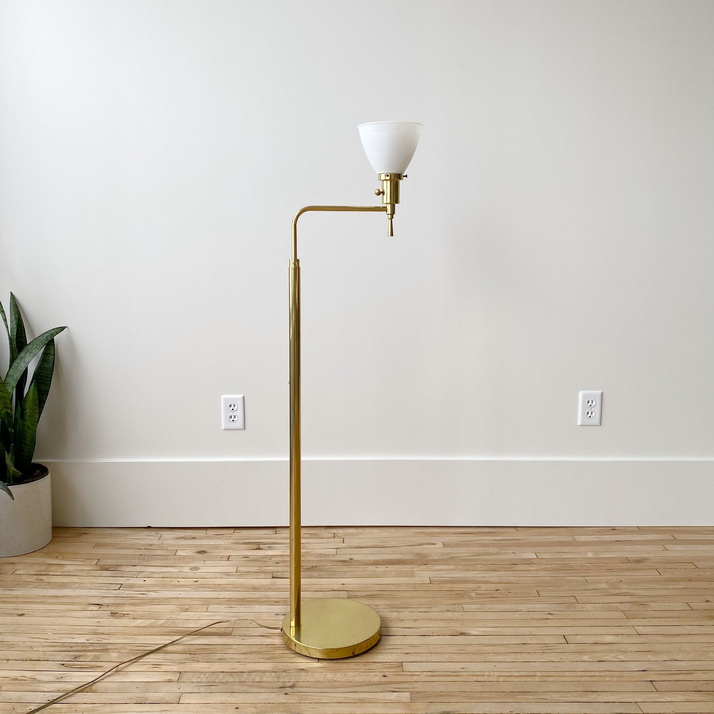 Vintage Brass Floor Lamp with Dual-Shade