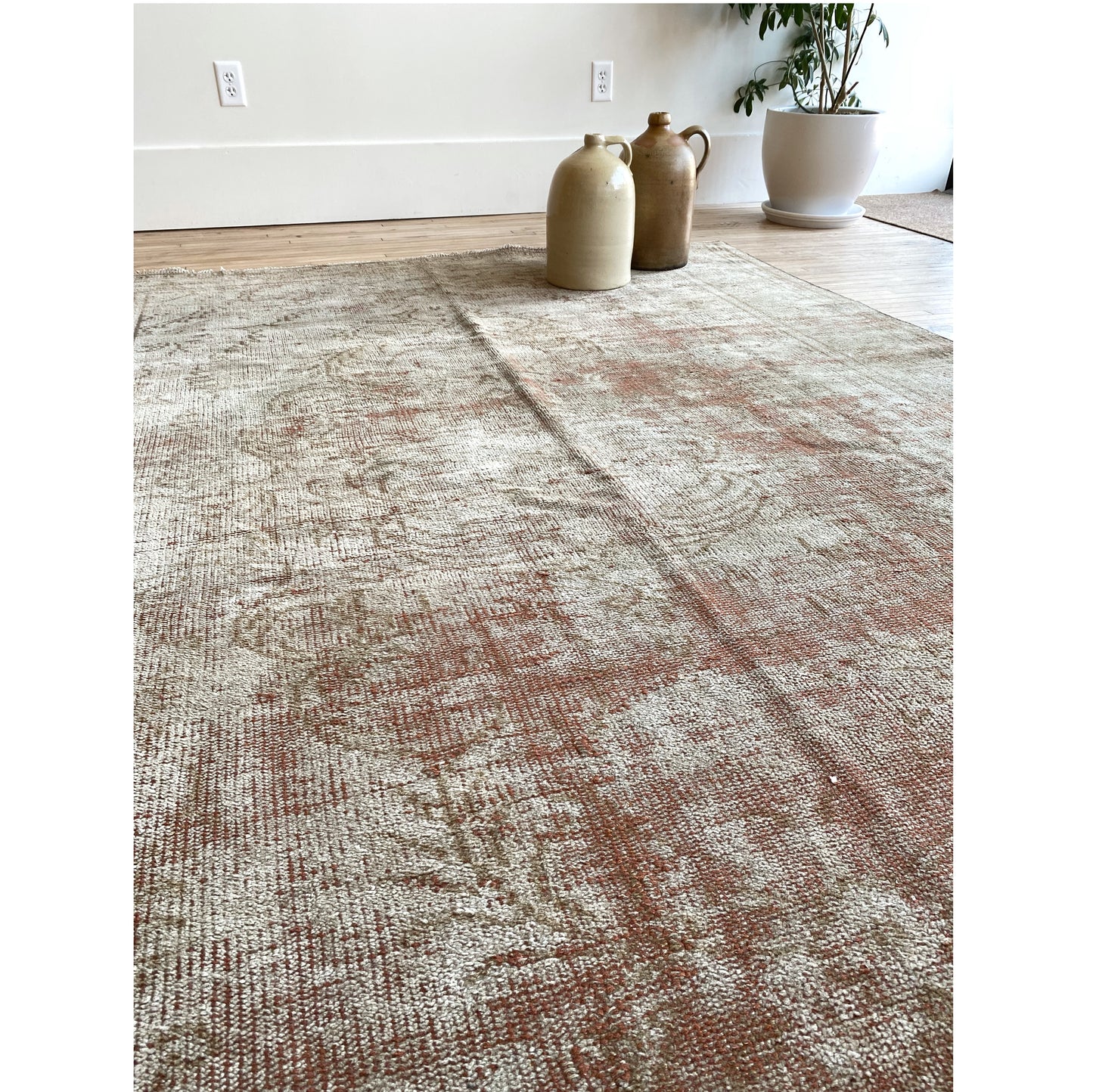 JOAN Vintage Hand-knotted Wool Area Rug (6.3 x 10)