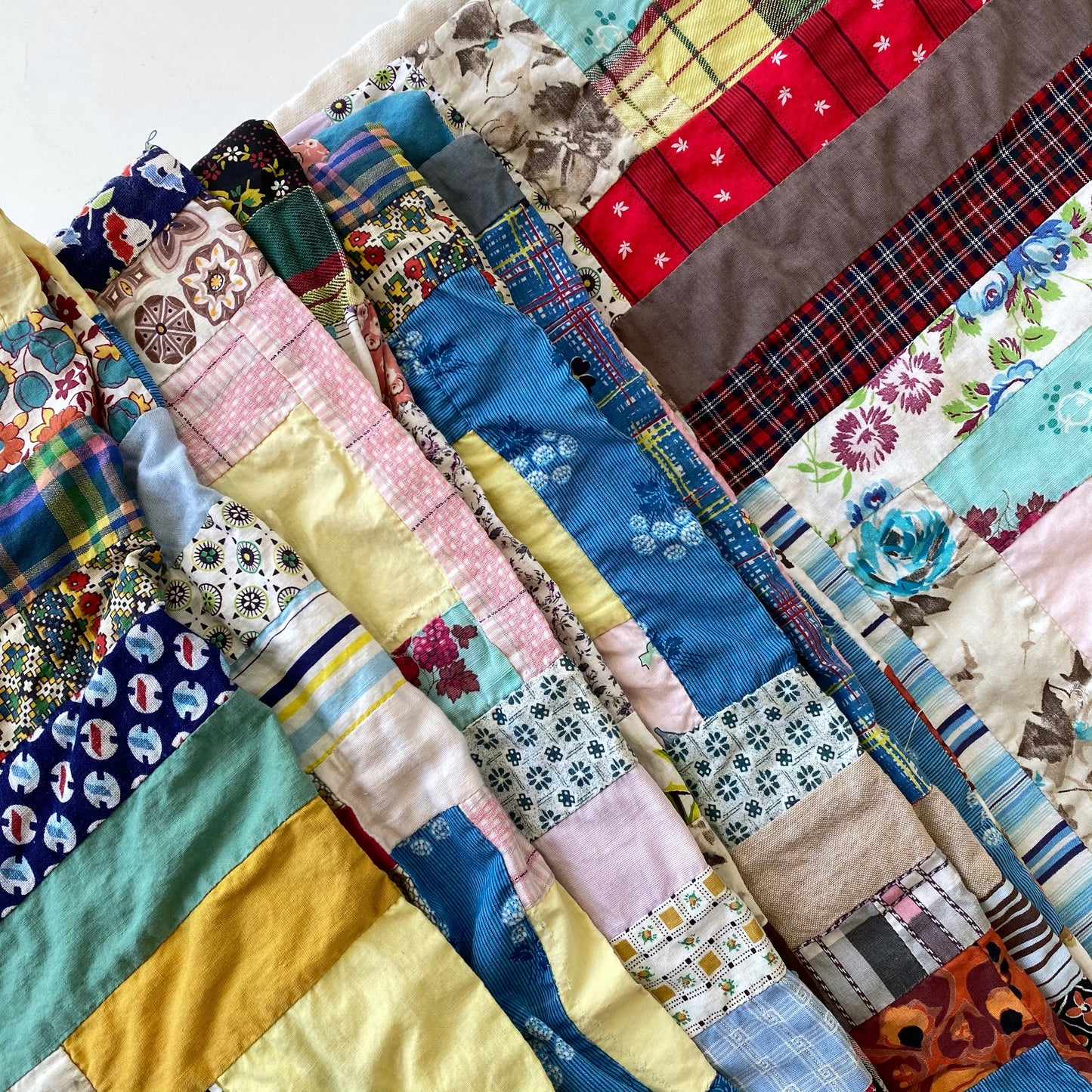 Vintage Log Cabin Quilt (73" x 84")