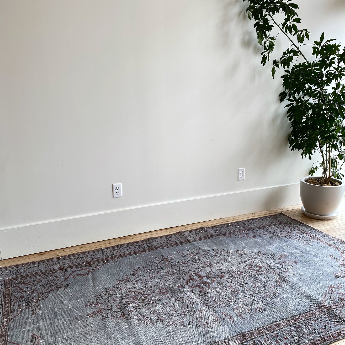 ELLIOT Vintage Hand-knotted Area Rug  (5.1 x 8.9)