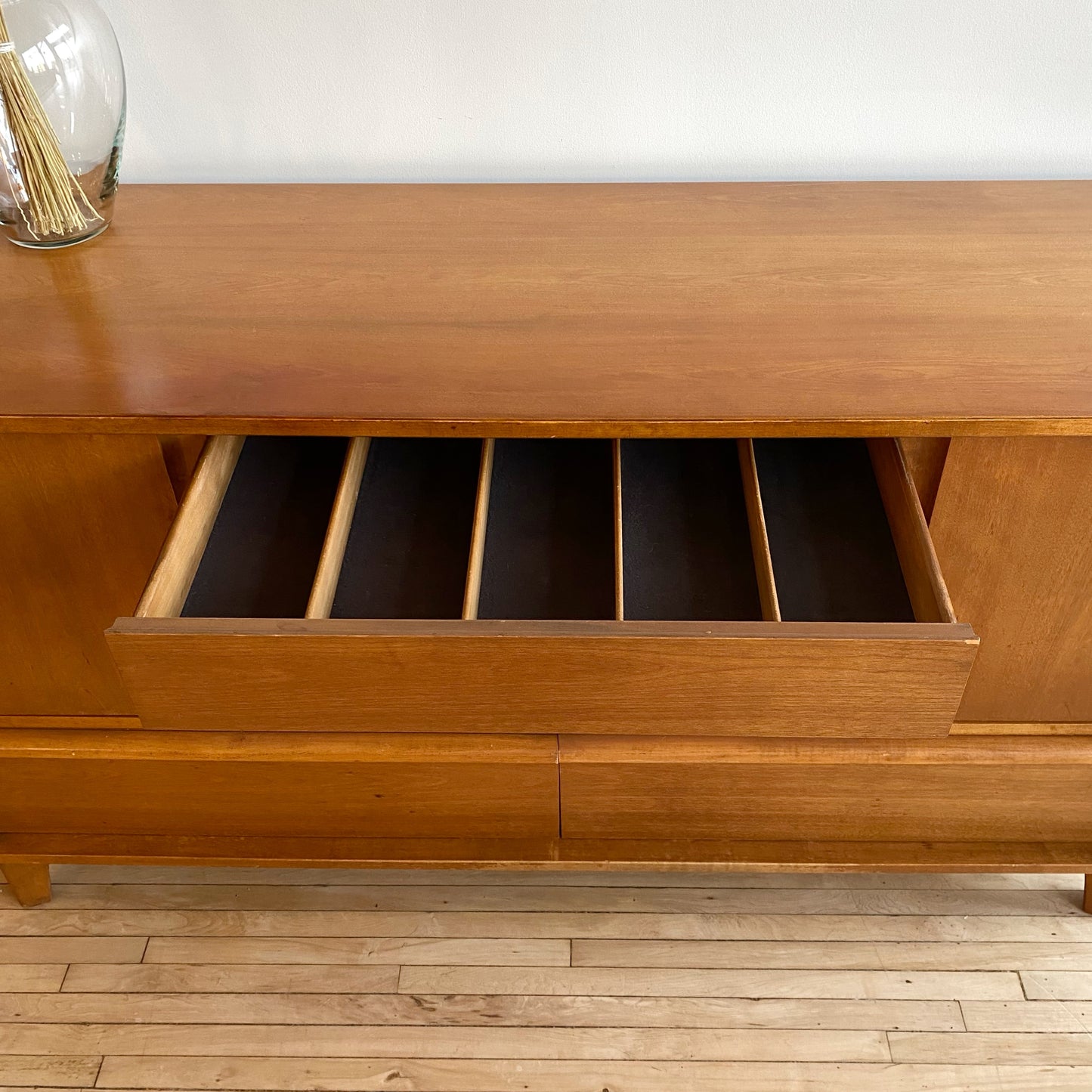 Vintage Mid-Century Credenza / Buffet