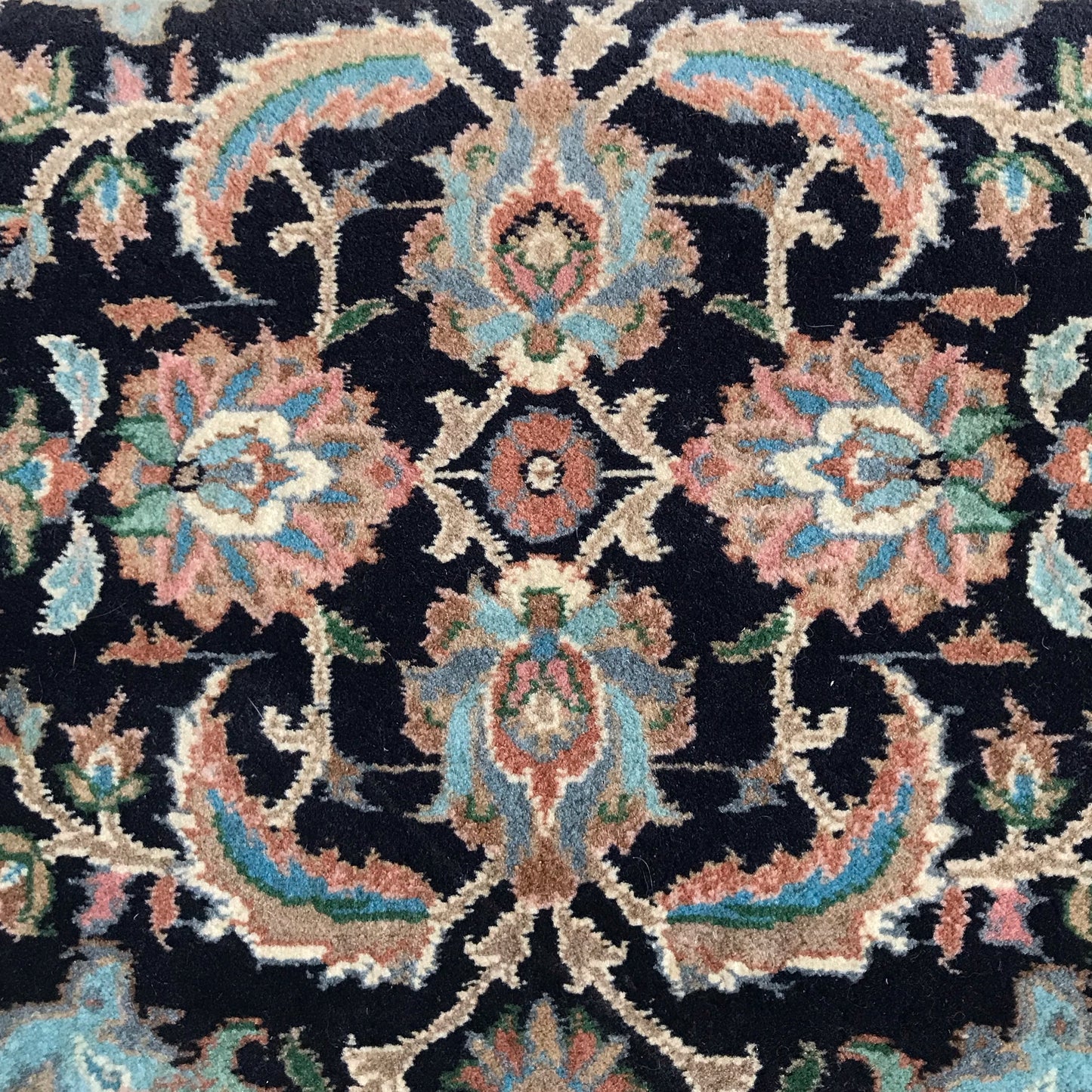 "LAURA" Handwoven Wool Runner Rug (2.6 x 10.8)