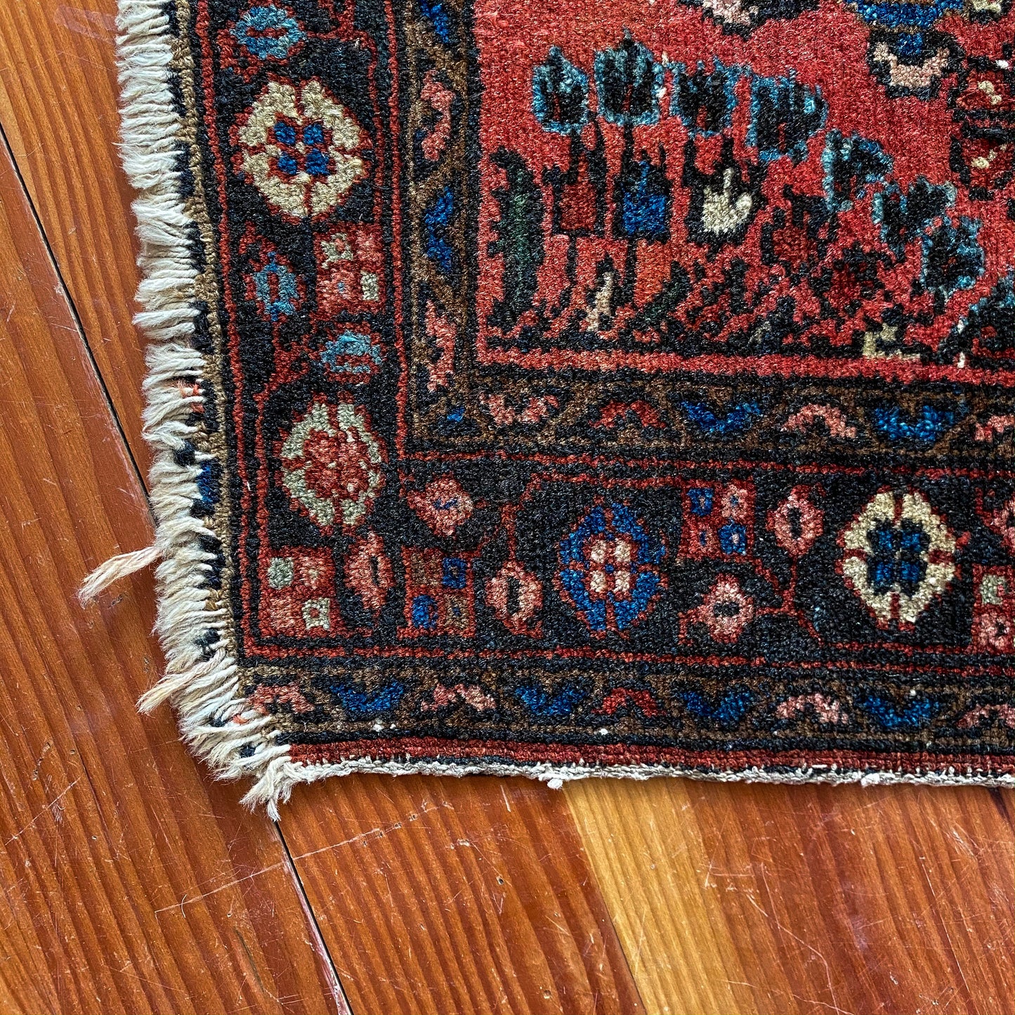 “LAURA” Vintage Hand-Knotted Rug (2.7 x 4)