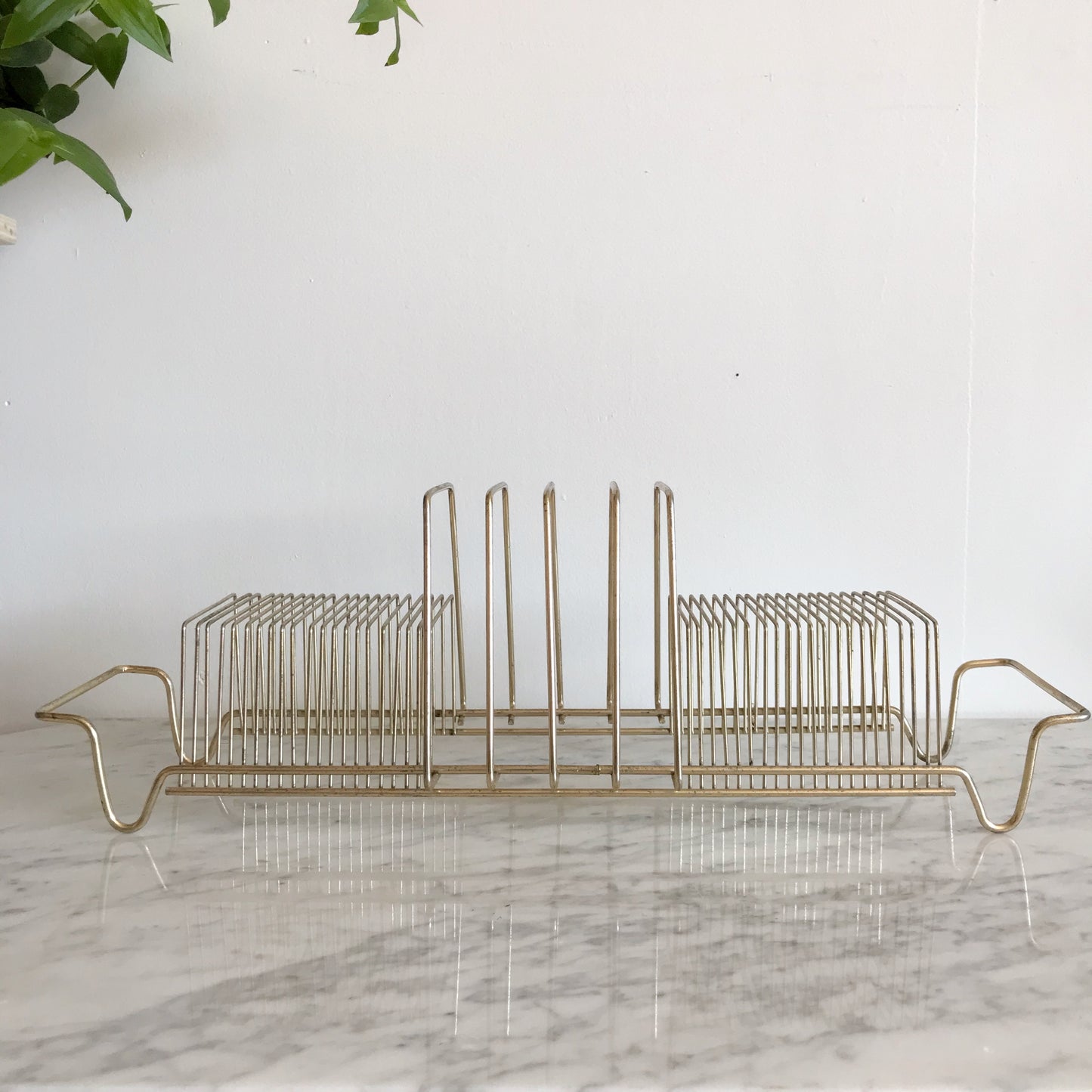 Vintage Gold Wire Album Holder