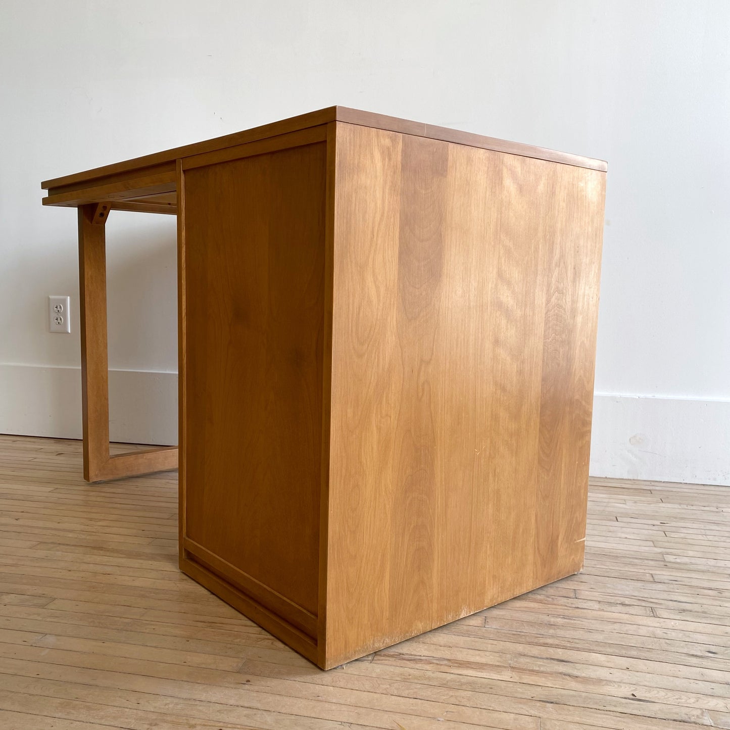 Vintage Mid Century "Modernmates" Desk, Leslie Diamond for Conant Ball