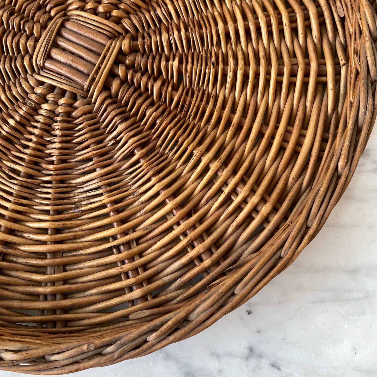 Vintage Round Wicker Tray, 13.5”