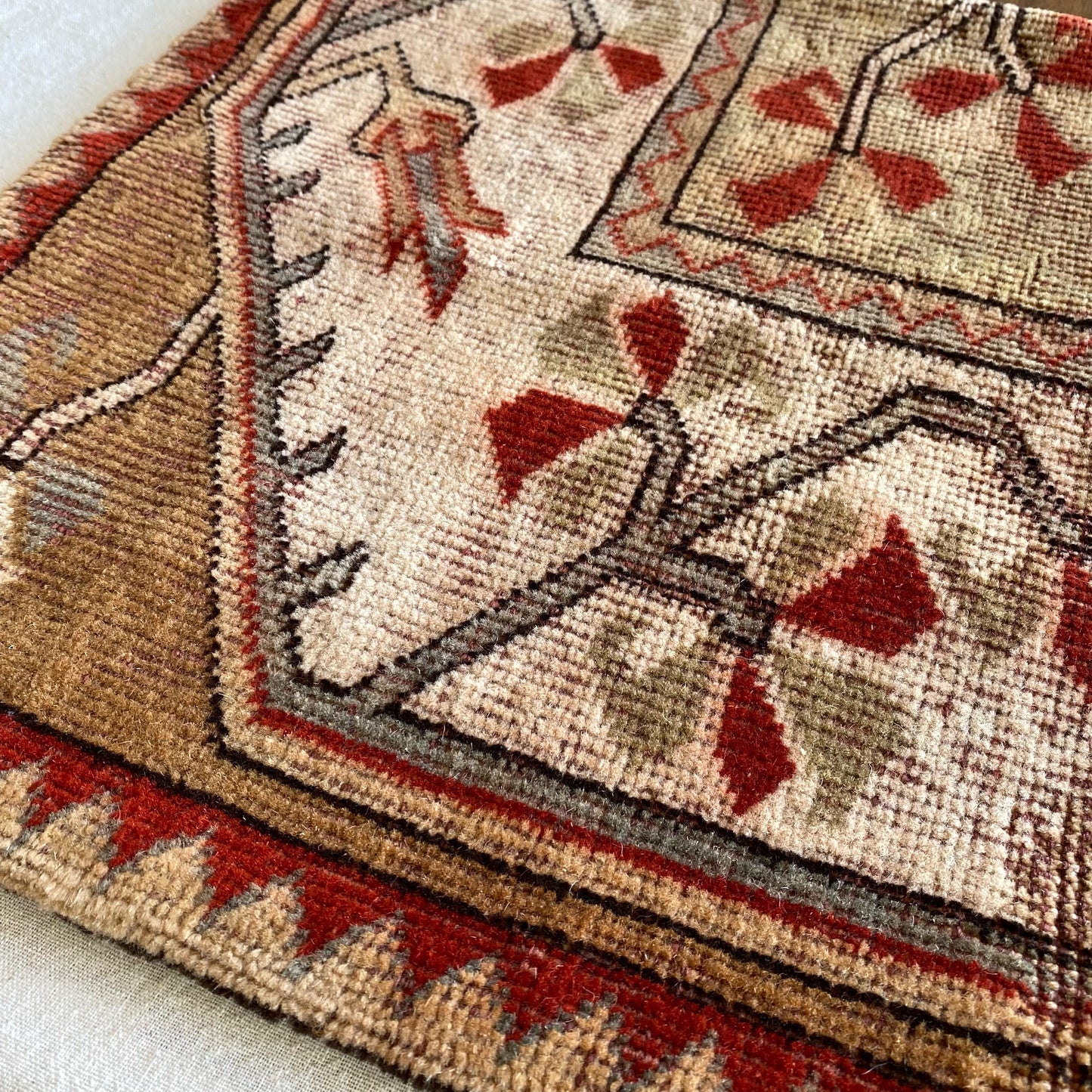 Hand-knotted Turkish Pillow Cover (18 x 18)